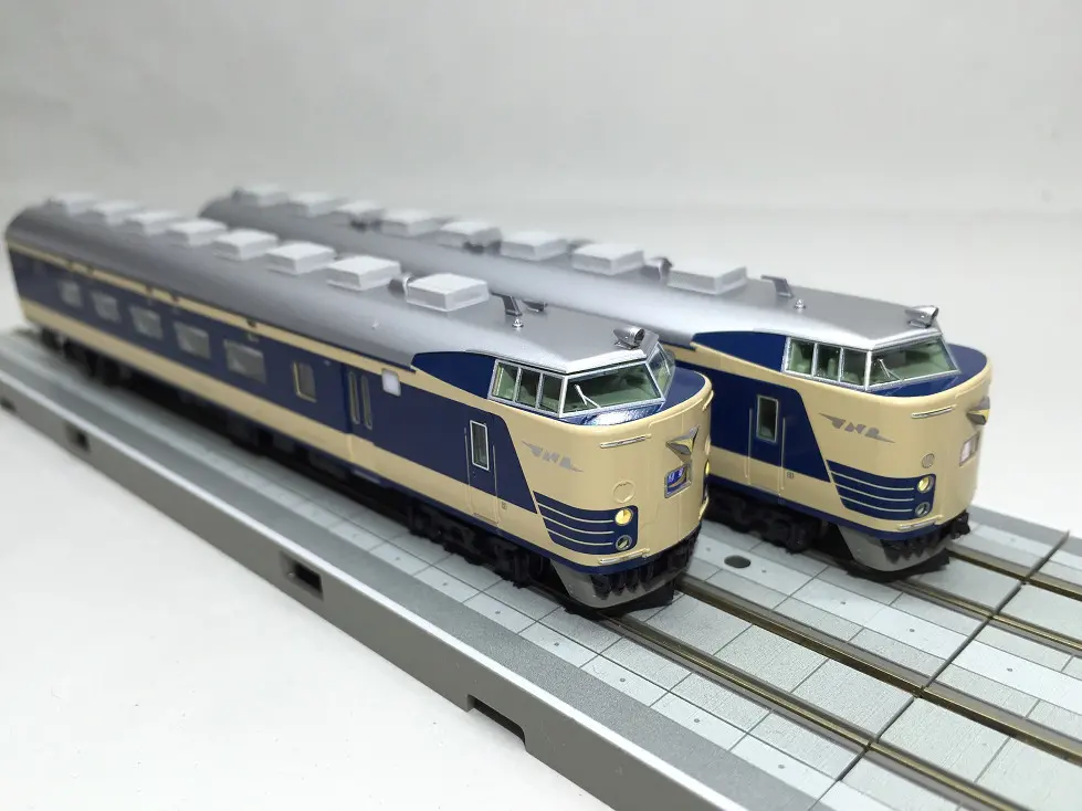 581系「彗星」（クハネ581増備車）が入線しました。KATO 10-1354 / 10