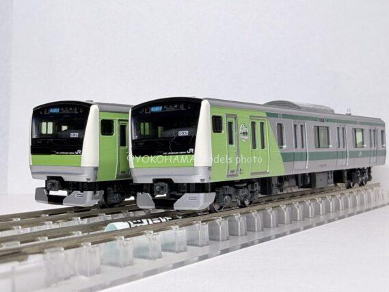 E233系7000番台 埼京線開業40周年記念ラッピング 先頭車（ハエ117編成