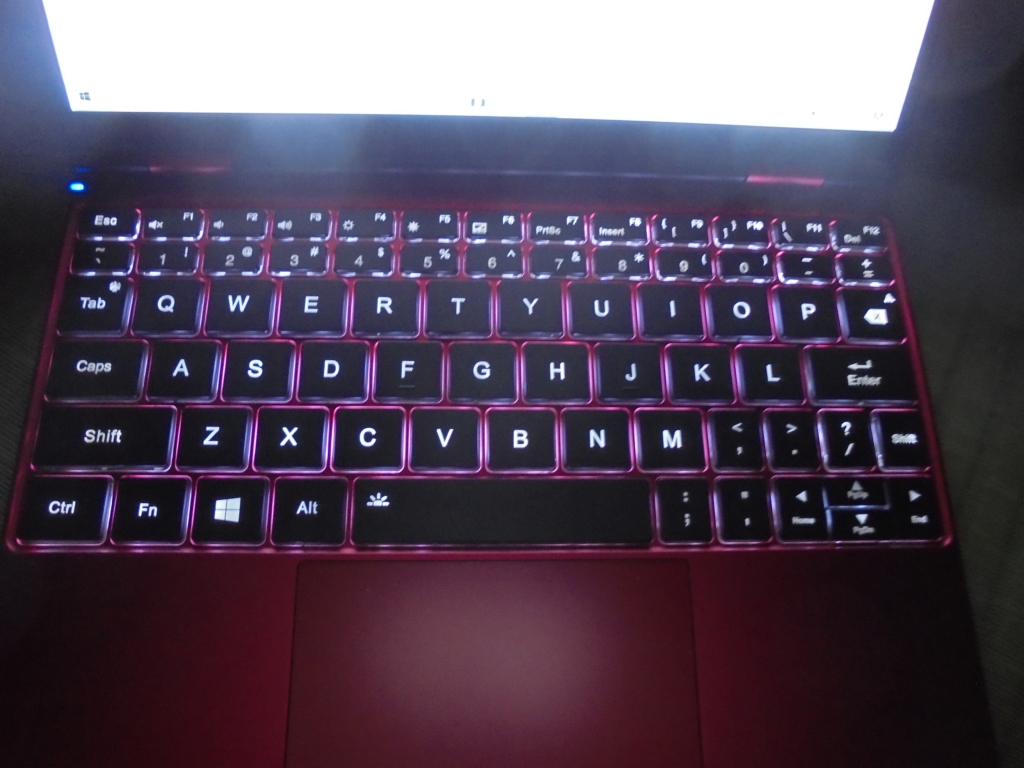 OneMix 4 レビューしますよ～。10インチで2in1のYOGAタイプのプラチナ