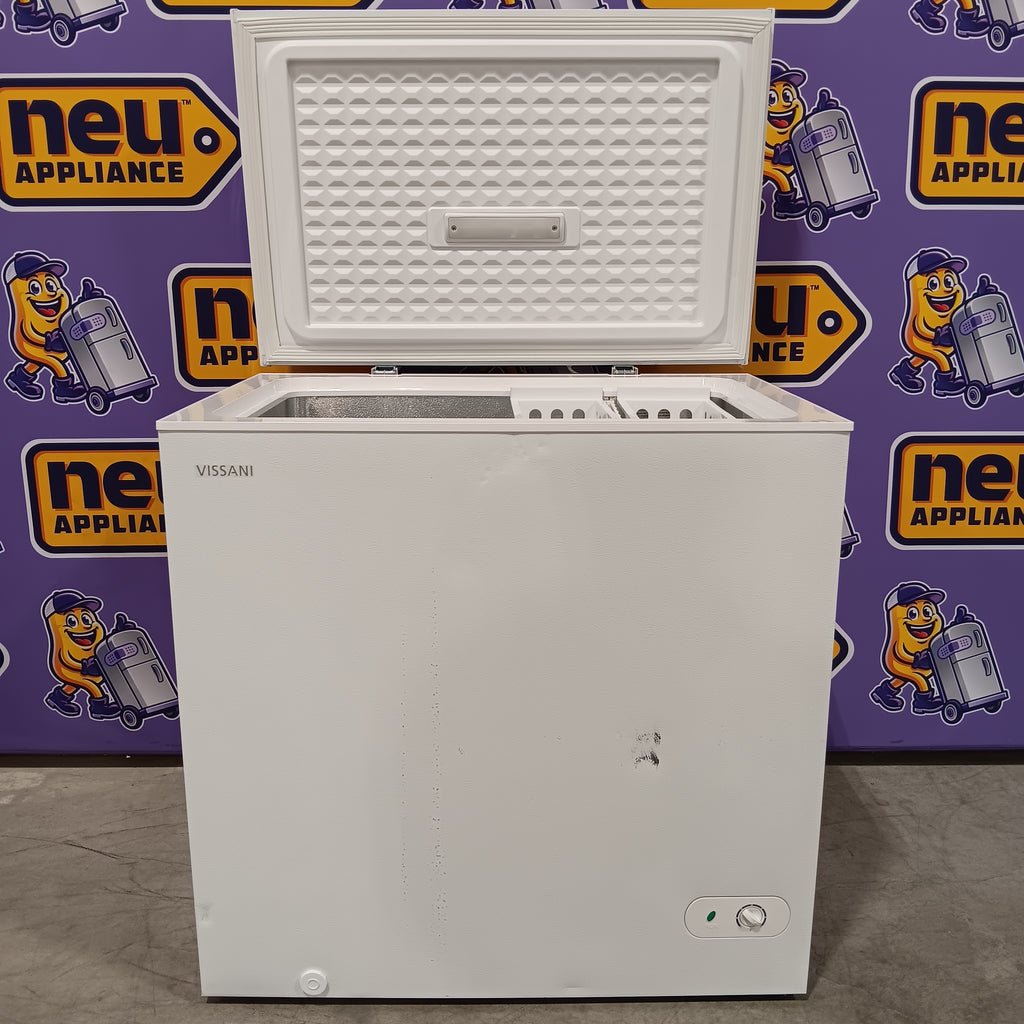 Vissani 7.0 cu. ft. Manual Defrost Chest Freezer with LED Light in Whi