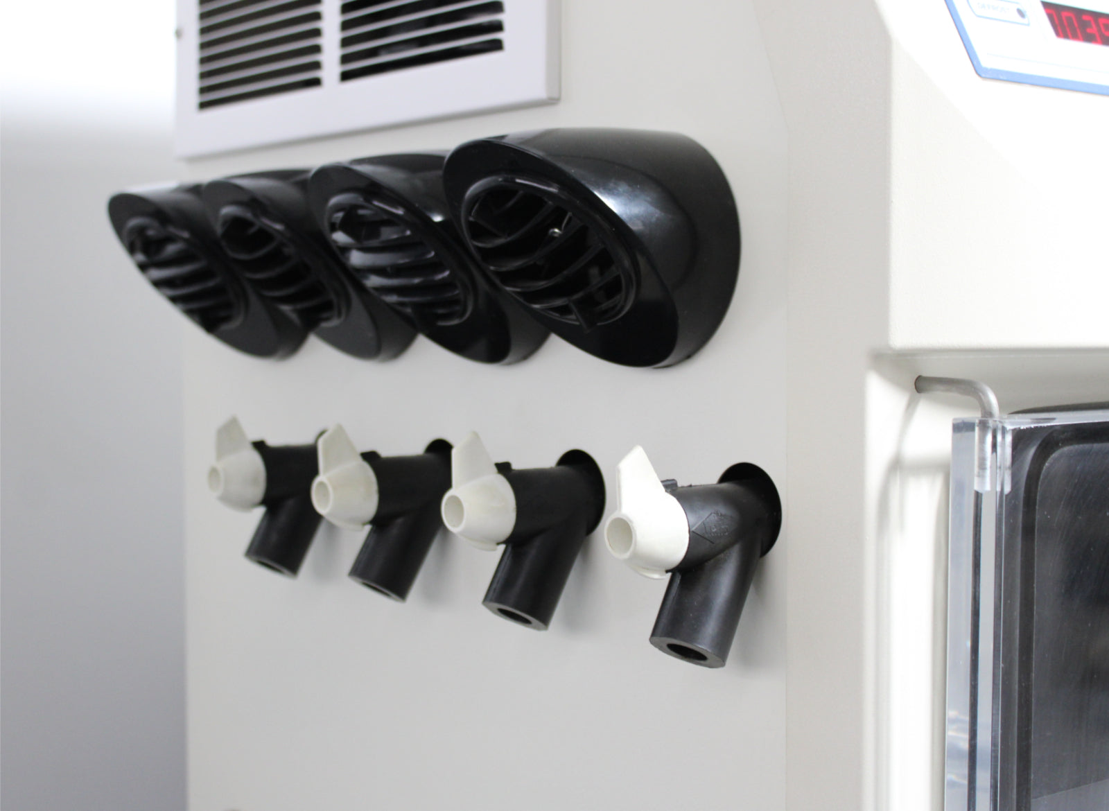 VirTis Advantage Plus EL-85 Benchtop Shelf Freeze Dryer