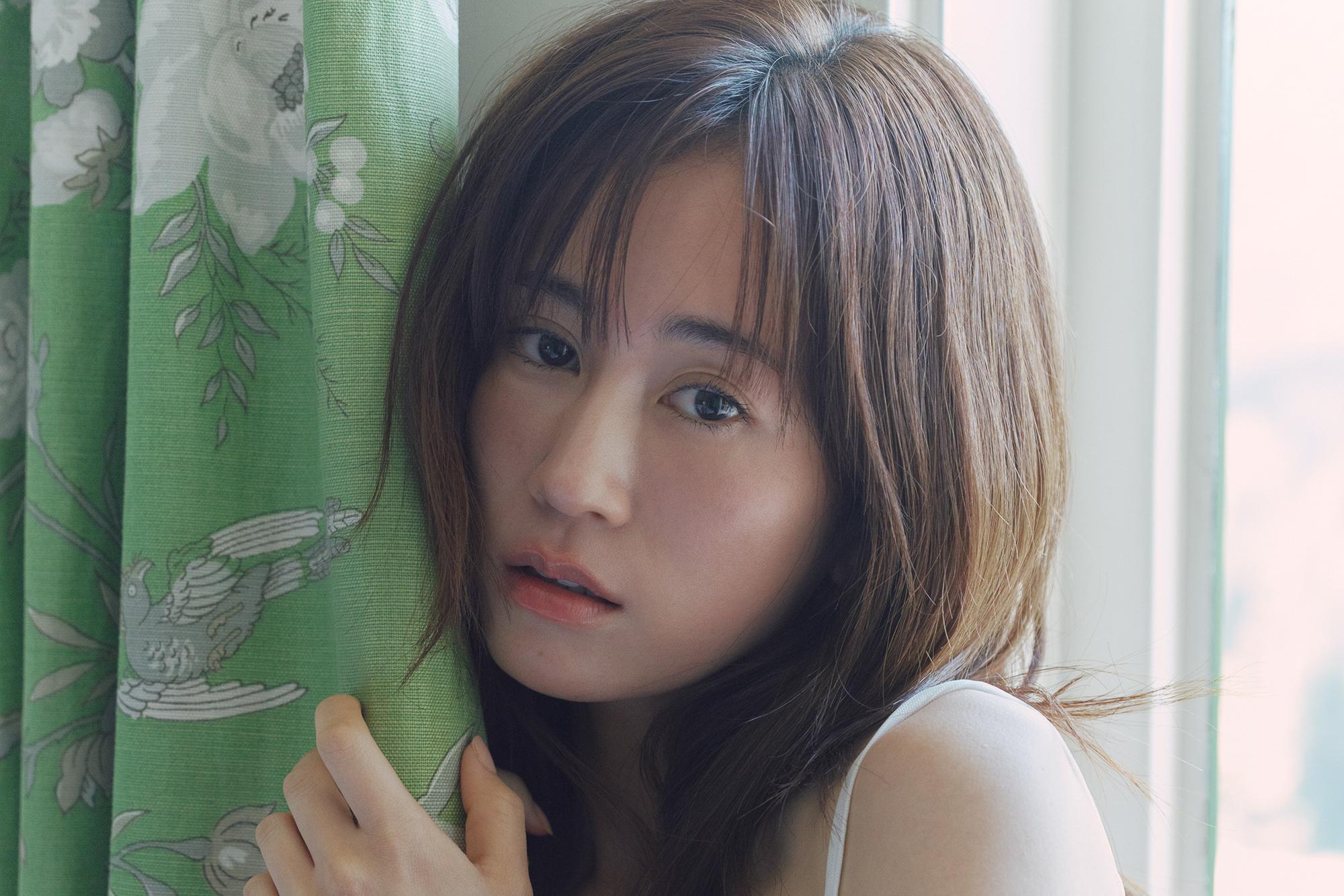 AKBと共に20周年！前田敦子、14年ぶり写真集で過去最大露出「後悔なく