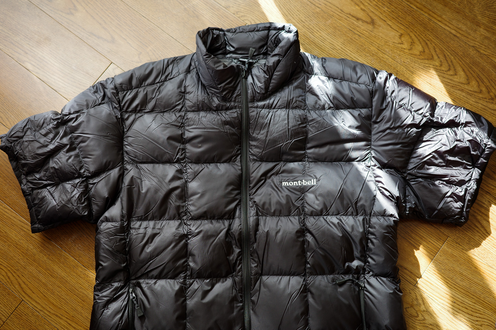 価格もお手頃！「モンベル」の「半袖ダウン」こそ暖冬時代に必要な