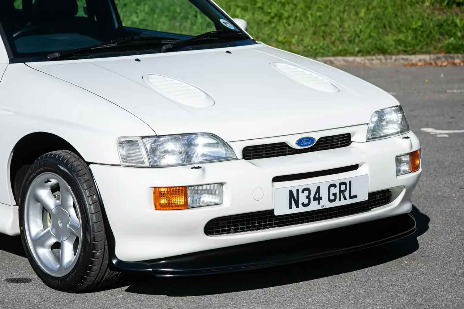 走行2万kmの極上個体でも落札されなかったフォード「エスコートRS