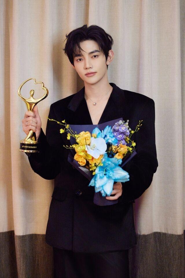 ZEROBASEONE ジャン・ハオ、K-POP歌手で唯一！中国「Weiboの夜」話題性