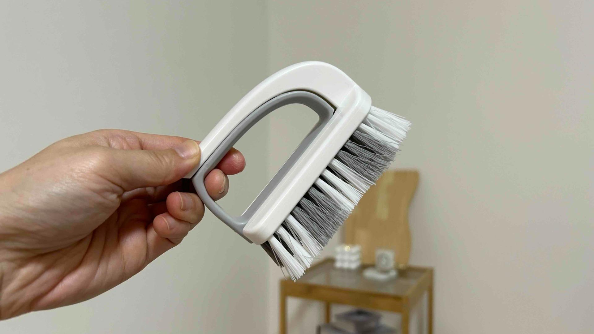 ダイソー】100円以上のクオリティ！色々なブラシがある中これは圧倒的