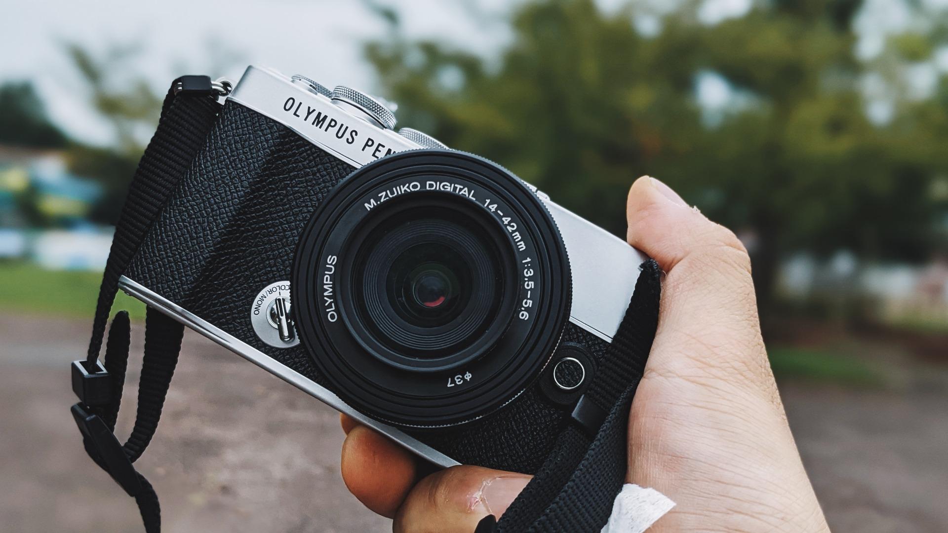 レビュー】OLYMPUS PEN E-P7｜子どもと遊ぶときにちょうどいい“小さな