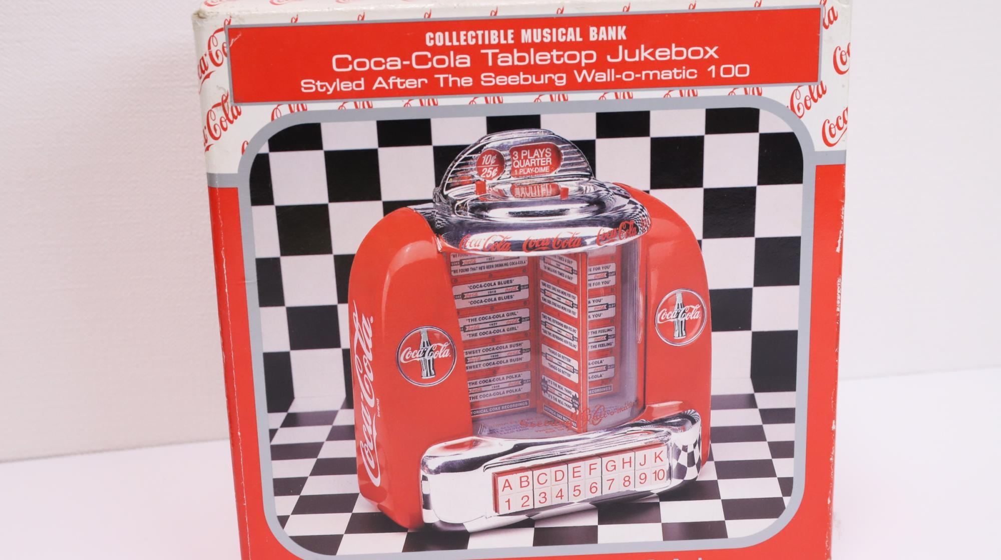 コカ・コーラのジュークボックス型のレトロな貯金箱。1996年製のレアな