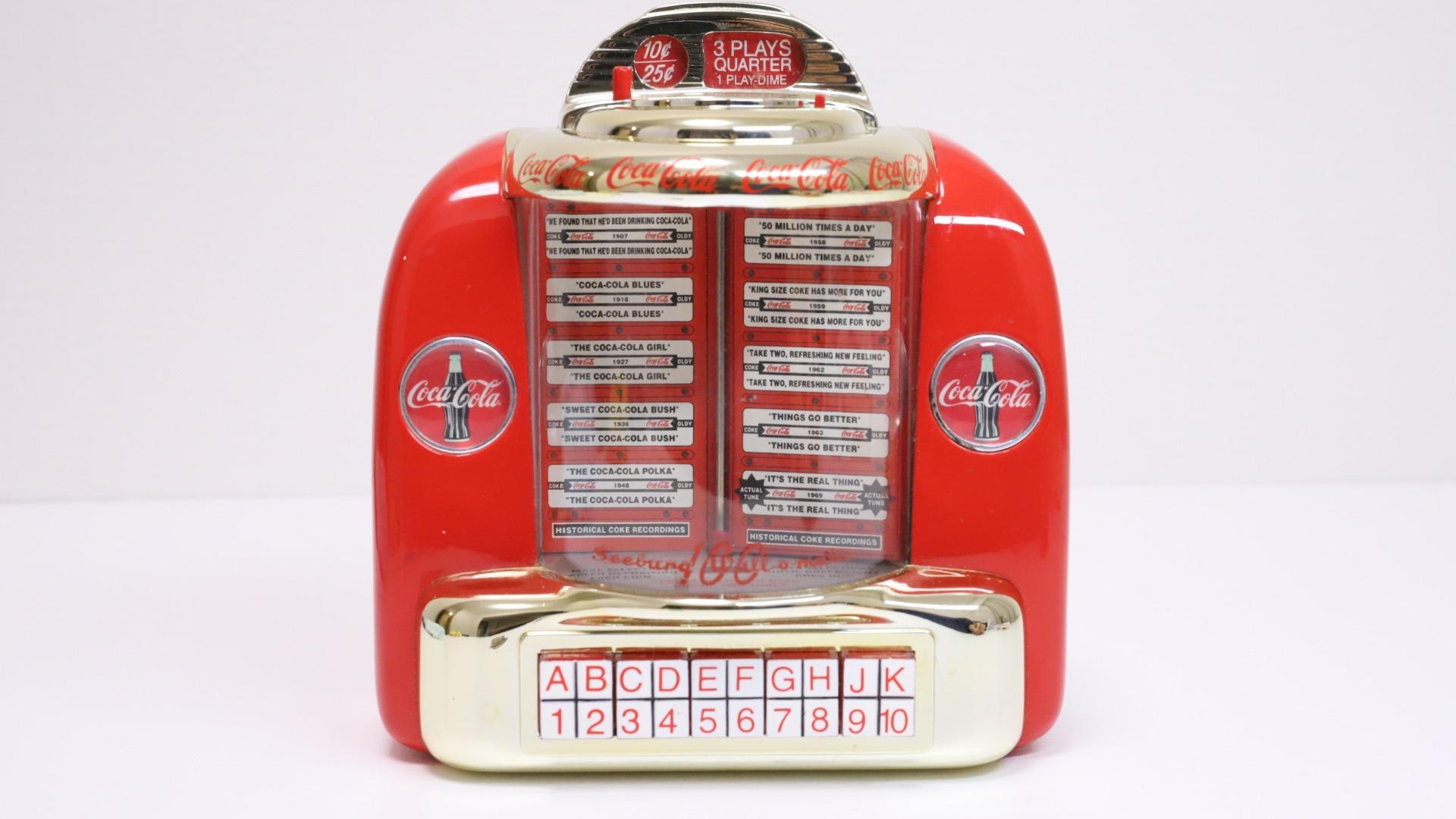 コカ・コーラのジュークボックス型のレトロな貯金箱。1996年製のレアな
