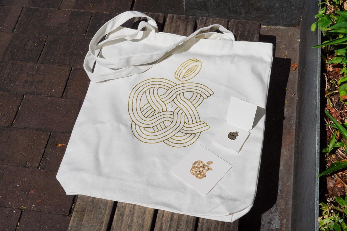 Apple 銀座」リニューアルオープンで無料配布されるノベルティの中身が