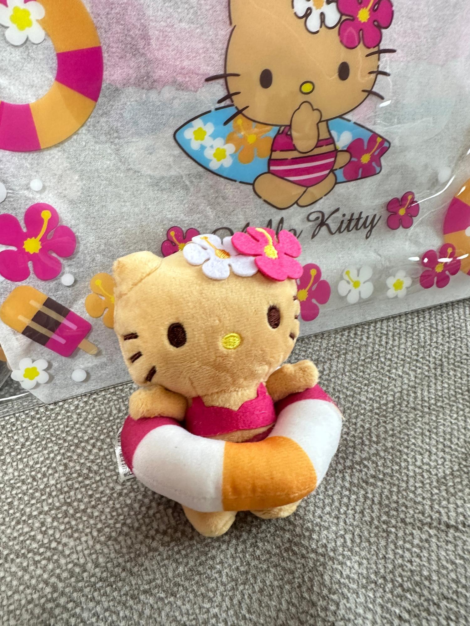 ハローキティ】ファミマで買える！サンリオ当たりくじの日焼けキティ