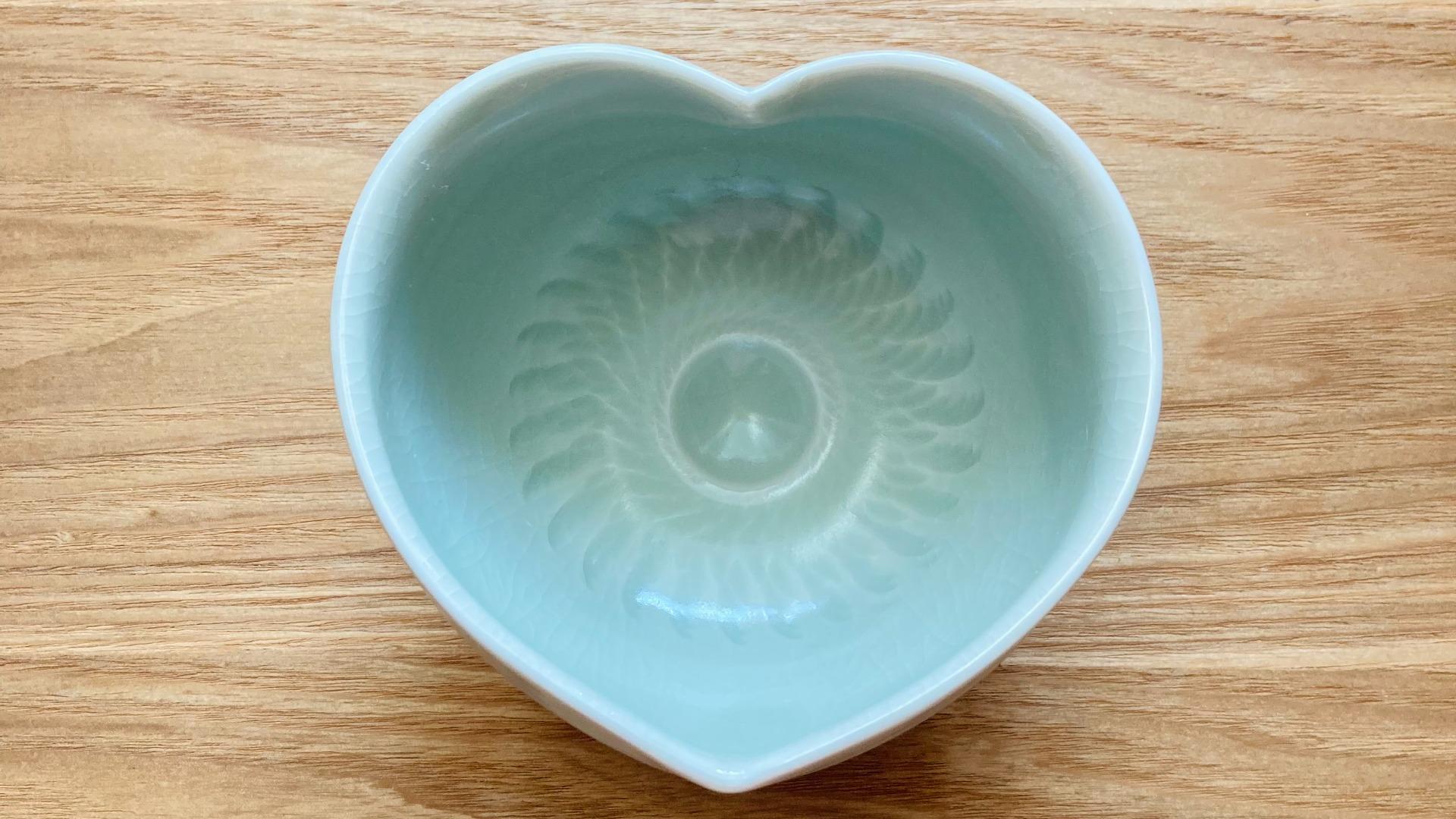 ハート型がかわいい！世界初の究極の抹茶茶碗！抹茶入りの釉薬を使った