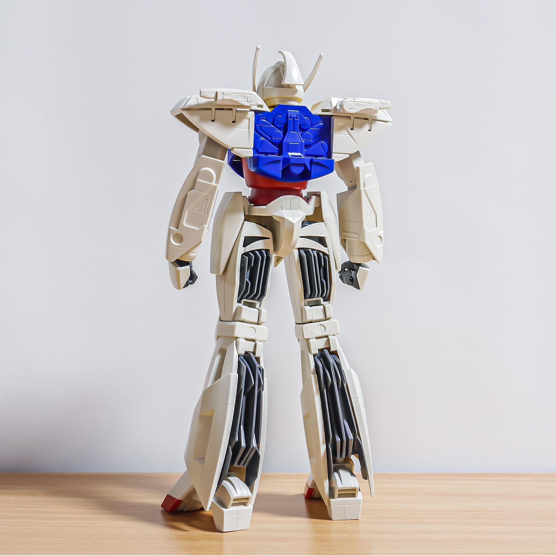 レビュー】旧キットとは思えない仕上がり。シド・ミードがデザインした