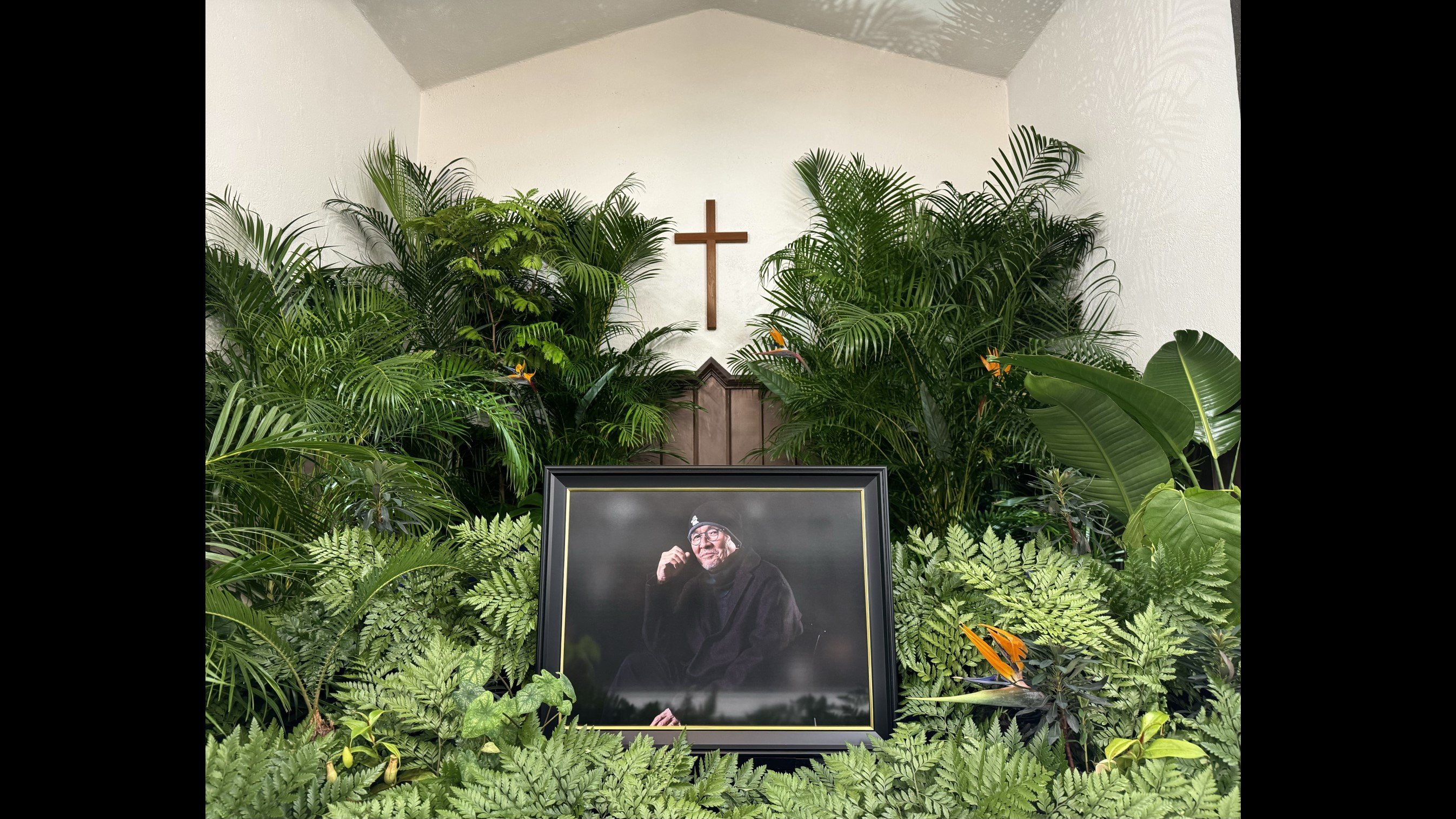 火野正平さん死去 祭壇の遺影には 照れ臭そうに微笑む姿 | TBS NEWS DIG