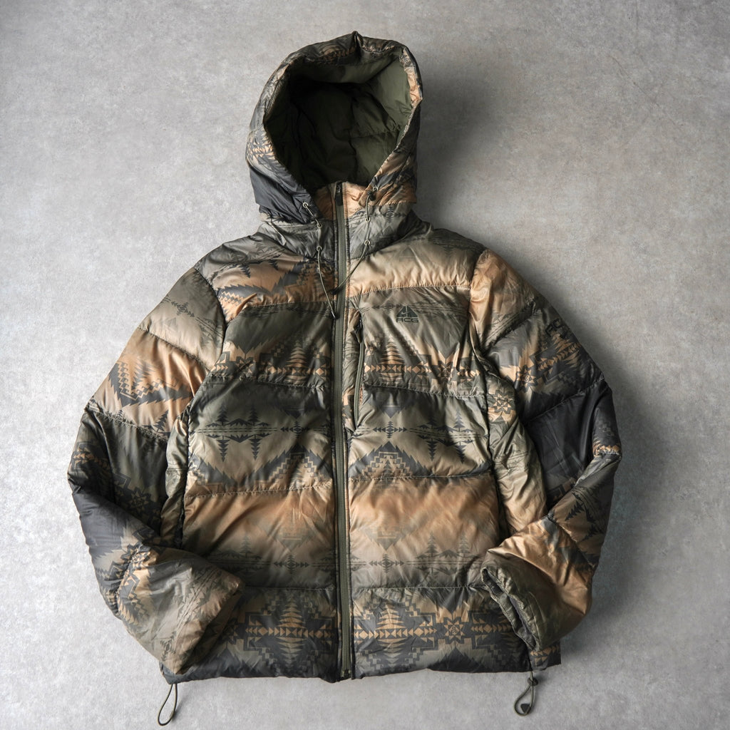 ナイキ エーシージー カモ柄 リアルツリー フーデッド ダウン