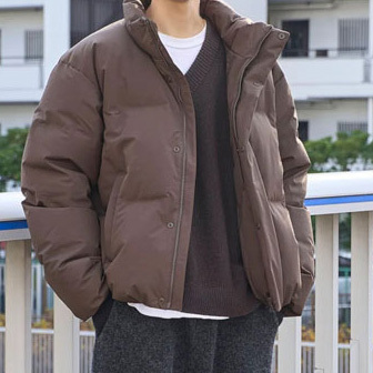 ユニクロ】おしゃれな大人の愛用ダウン｜14,900円のコスパに即決。旬の
