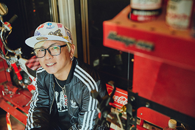 10代は無敵だった」元19・岡平健治、「風呂なしトイレ共同」から経営者