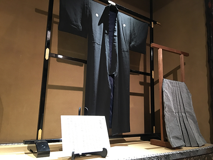 初公開！坂本家に受け継がれる12代酒井田柿右衛門による龍馬立像