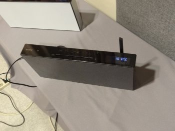 ソニー、従来モデルより大幅に小型化を実現したマルチコネクトコンポ