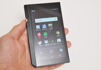 スマホに加えて、Android搭載ポータブルプレーヤーを持つメリットとは