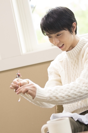 羽生結弦「結弦だけに、ユヅれない(笑)」“羽生選手マドラー”を自ら監修