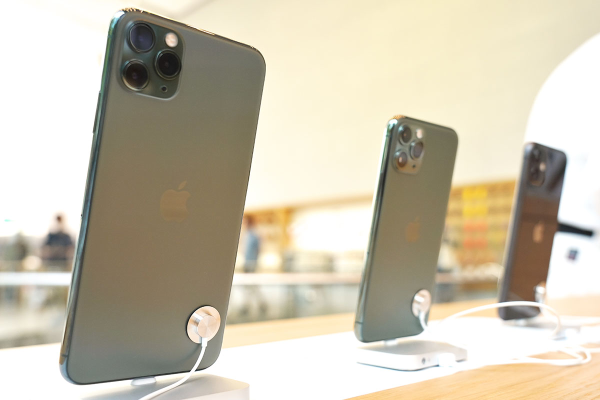 iPhone 11/11 Pro」販売開始、ミッドナイトグリーンが一番人気 | マイ