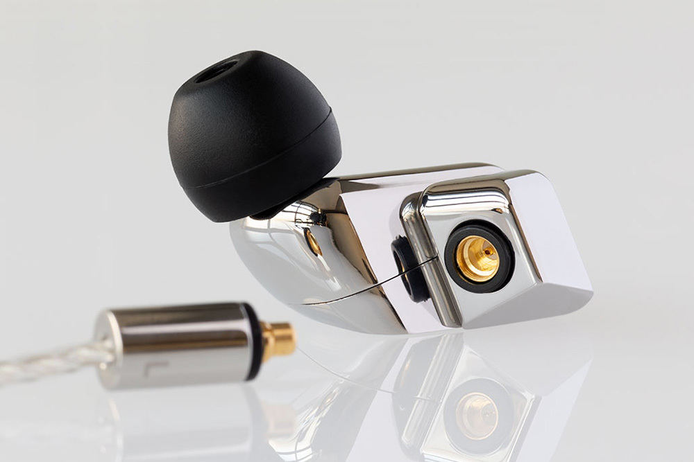 final最上位イヤフォン「A8000」 - 極薄ベリリウム振動板で音質追求