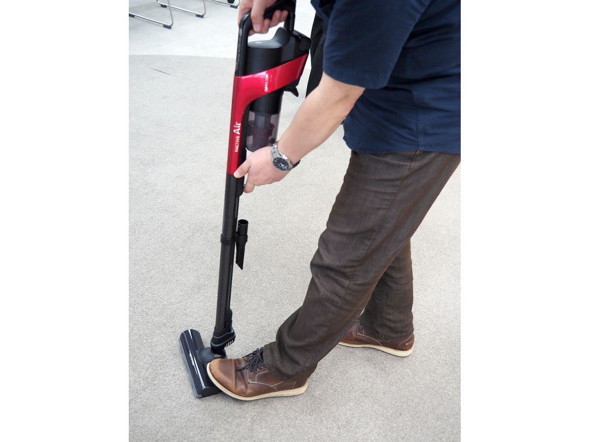 業界最軽量の軽さ？ パワー？ 価格？ シャープのコードレスクリーナー