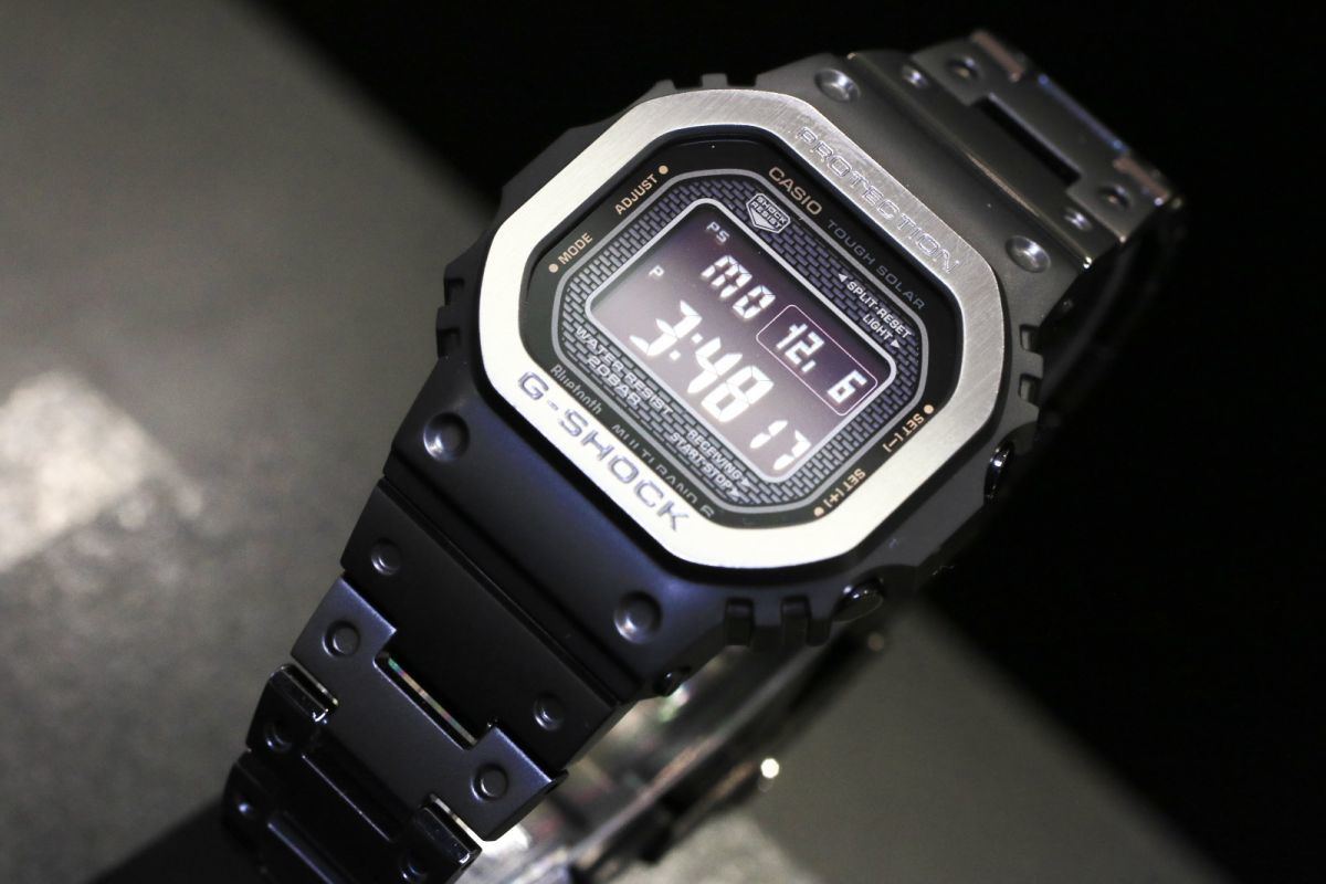 G-SHOCK、メタルスクエアGMW-B5000をベースにした「黒」が映える新作