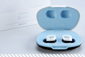 忍たま乱太郎』コラボイヤホン、土井先生のオリジナルボイスを多数搭載