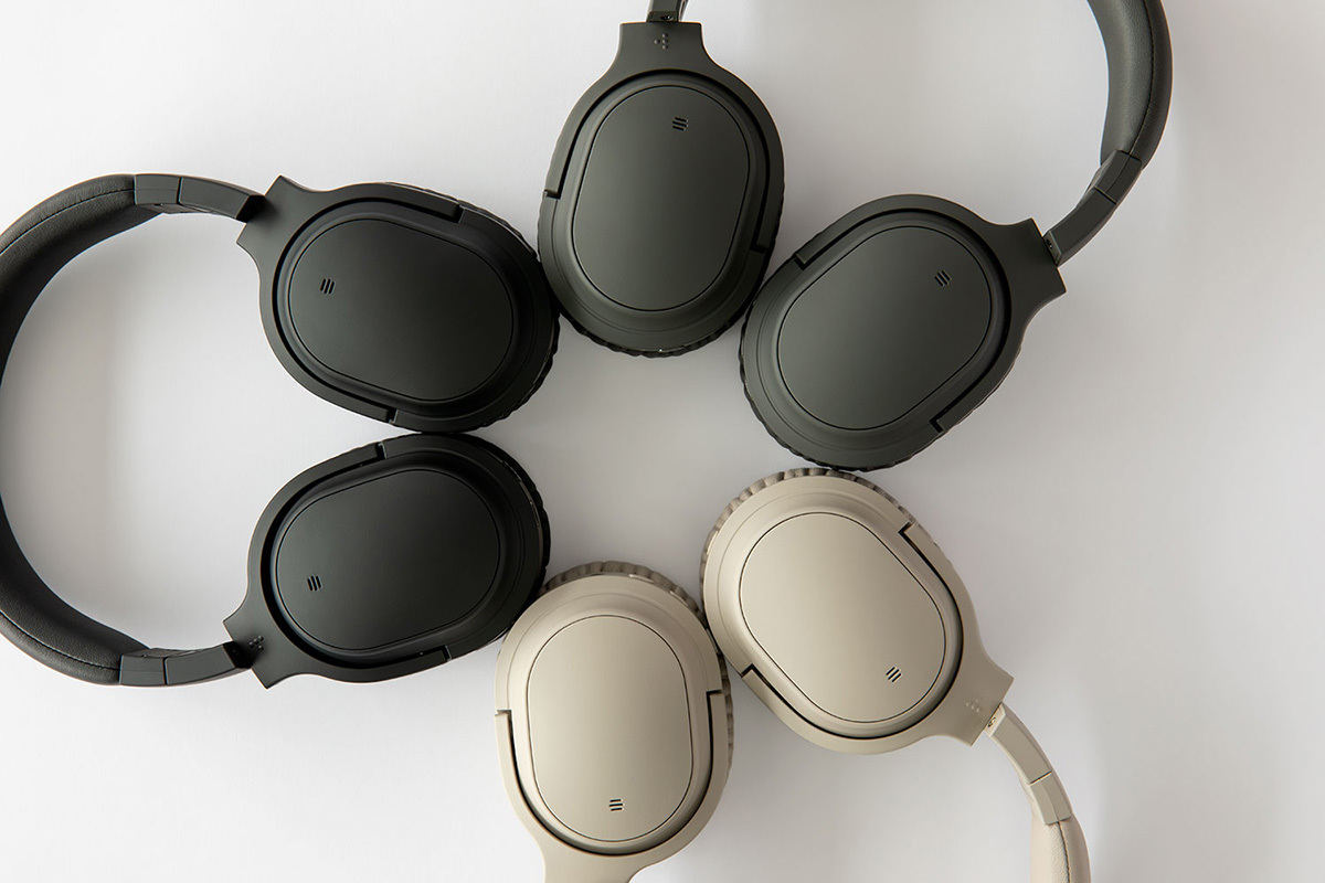 final、黒いシボ塗装仕上げのハイブリッドNCヘッドホン「UX3000