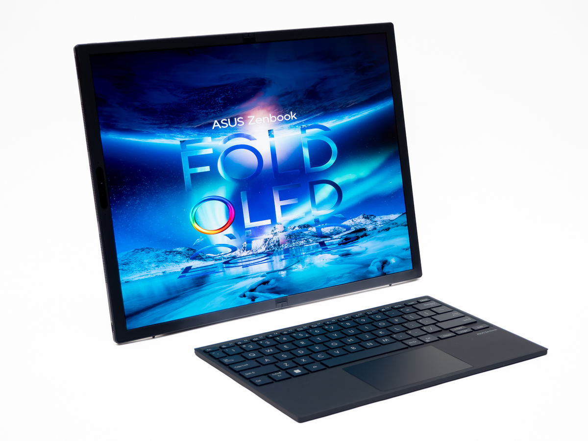 ASUS Zenbook 17 Fold OLED」レビュー - 広げれば17.3型の大画面になる