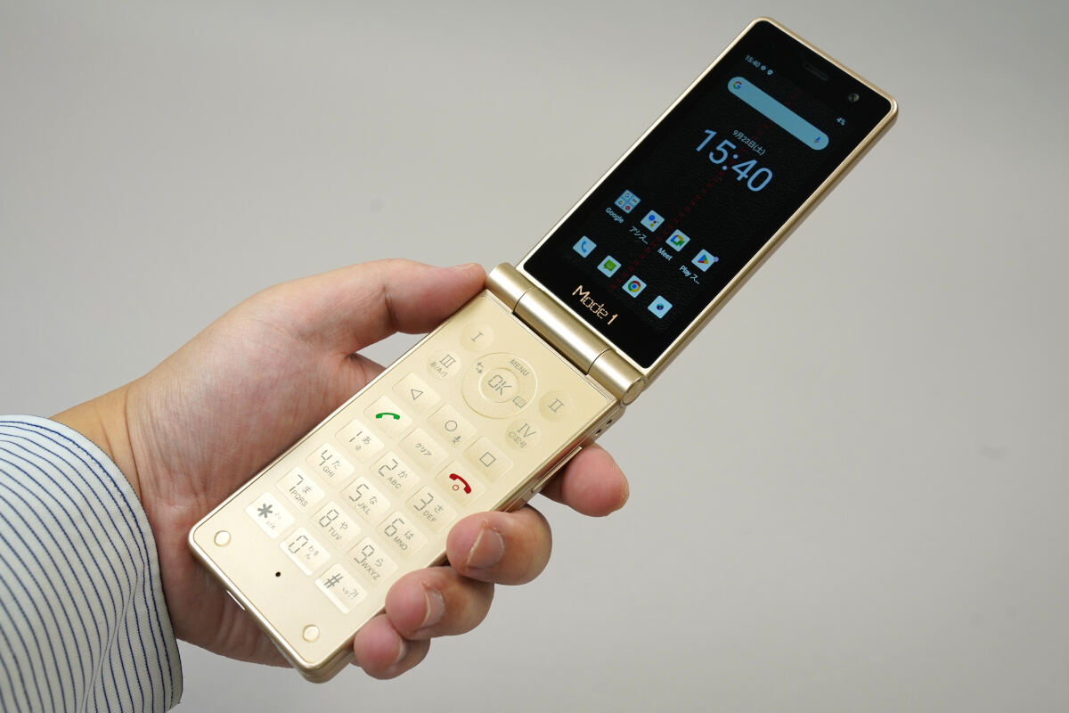 Mode1 RETRO II」レビュー - ガラケーに見えて中身はスマホ、デュアル
