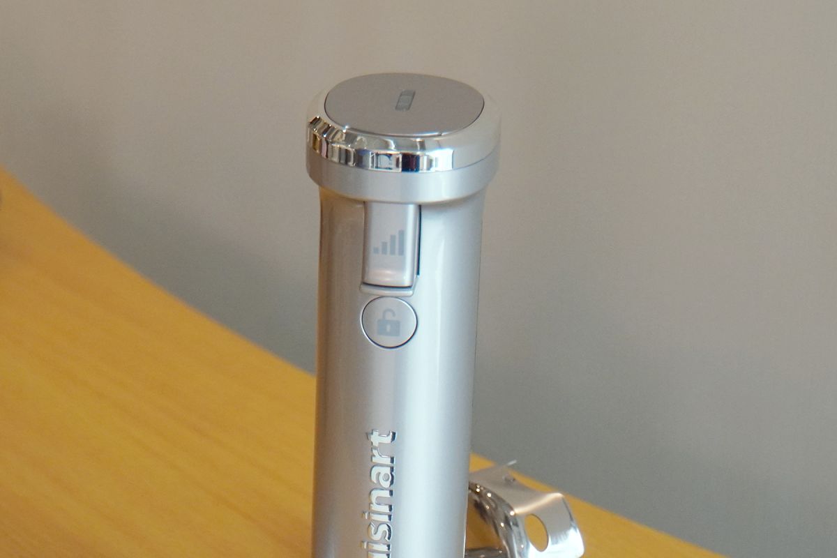 サクッと手に取って使える置くだけ充電、クイジナートの新型コードレス