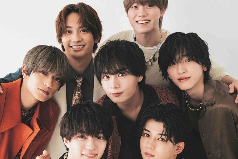 なにわ男子、7人全員集合でまったり撮影 新曲「コイスルヒカリ」裏話も