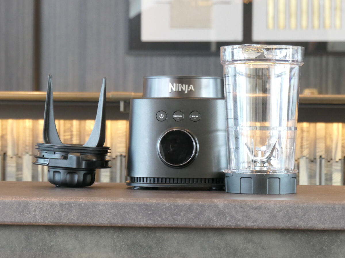 シャークニンジャ、食材を自動で最適にかくはんするStealth iQ