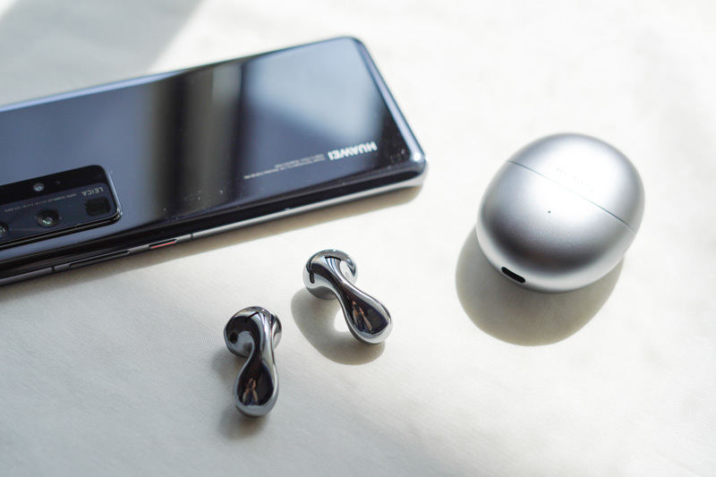 ほかとは違うイヤホンが欲しい人へ – 着け心地バツグンの『HUAWEI