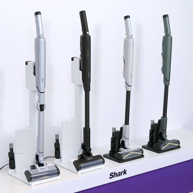 部屋に置きやすくて吸引力と使い勝手の良いコードレス掃除機、シャーク