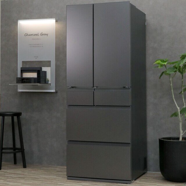 美味しく保存と空間デザインを両立、日立の新型冷蔵庫「まんなか冷凍