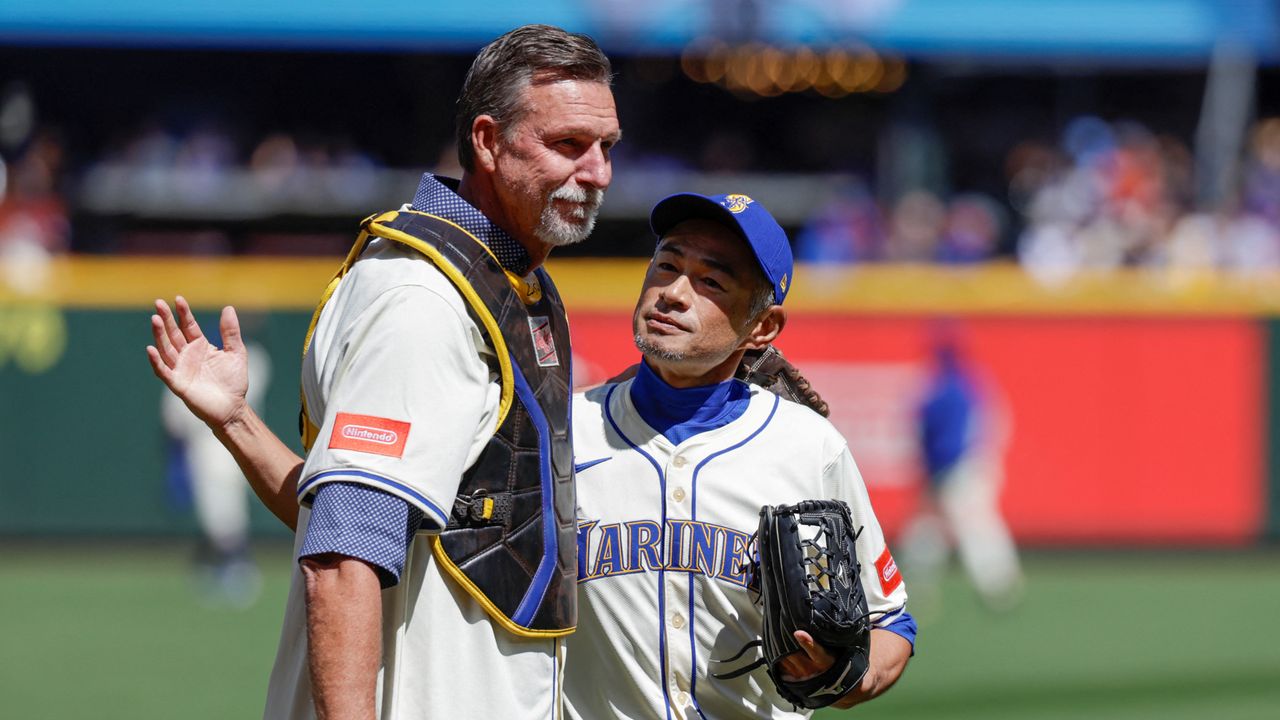 永久欠番「51」を背負いイチロー氏が始球式に登場 観客を熱狂させる