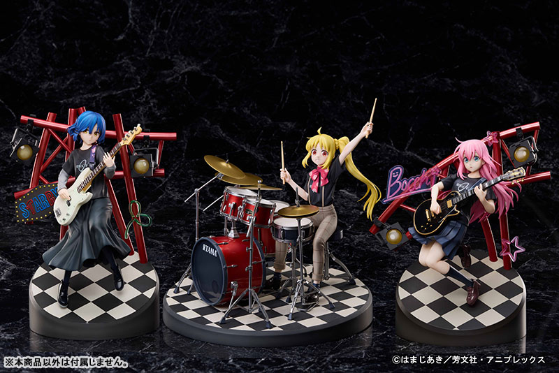 アニメ『ぼっち・ざ・ろっく！』より、結束バンドTシャツで演奏する