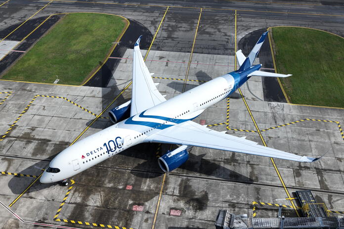 デルタ航空、創立100周年特別塗装機を公開 | Delta News Hub
