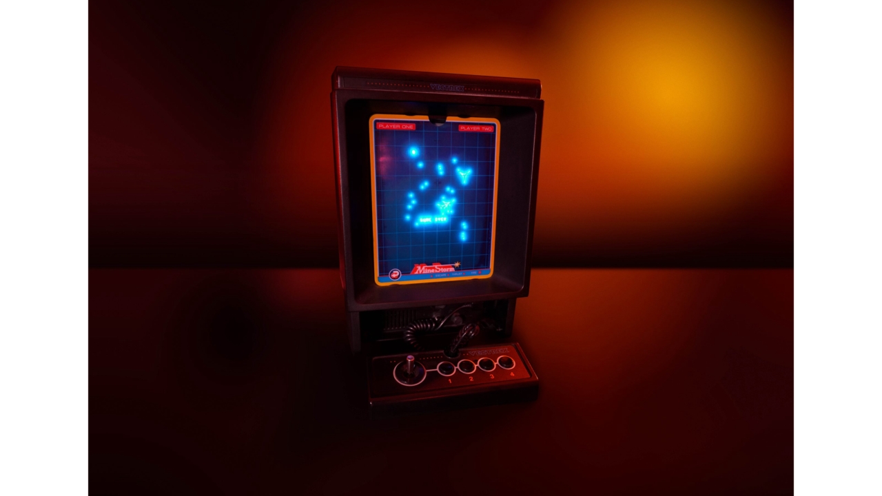 80年代”のゲーム機「光速船（こうそくせん）」がミニサイズで復活！