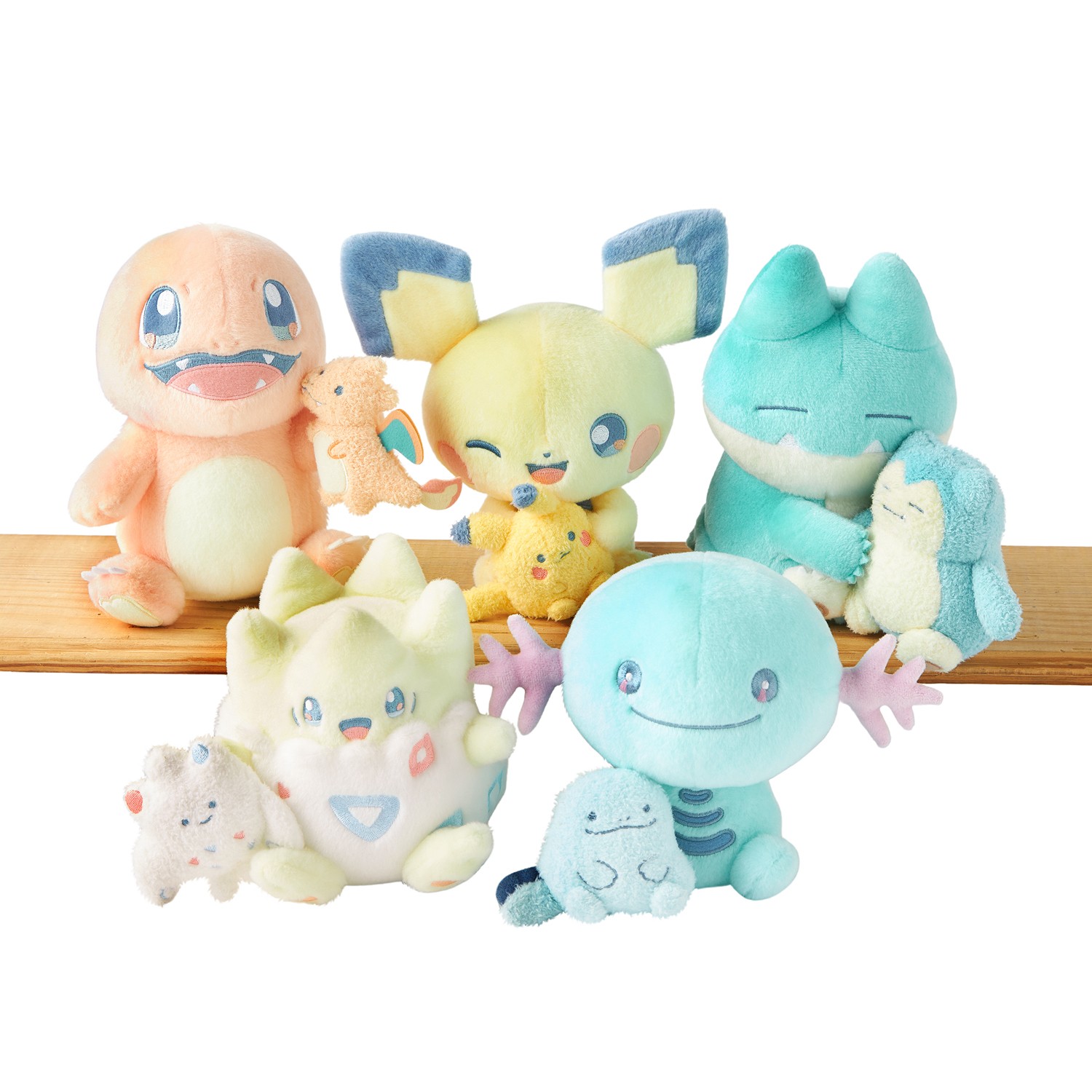 ポケモン』「ピチュー」や「ヒトカゲ」がぬいぐるみと過ごすグッズが