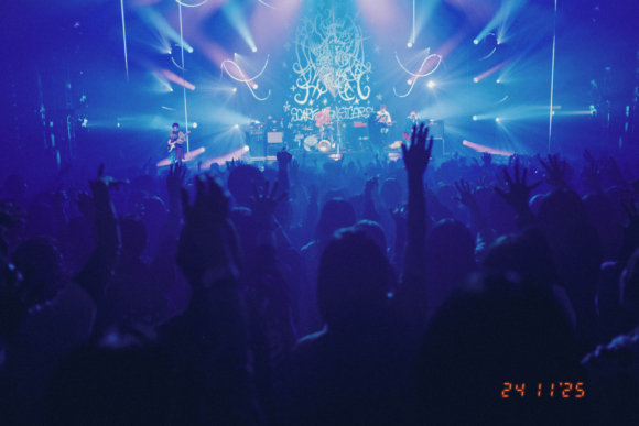 岡田奈々、デビュー45周年記念コレクション『マイ・グラティテュード