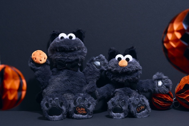 黒猫になったエルモがかわいすぎる！「セサミストリートマーケット