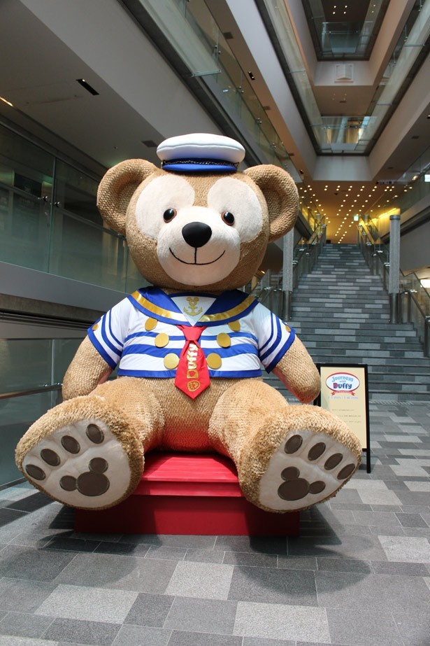 2m超えの巨大ダッフィーが表参道ヒルズに登場！｜ウォーカープラス