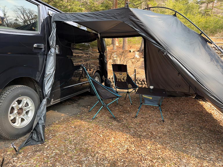 人気再燃】muraco「ペネローペ」をハイエースに設営！カーサイドタープ
