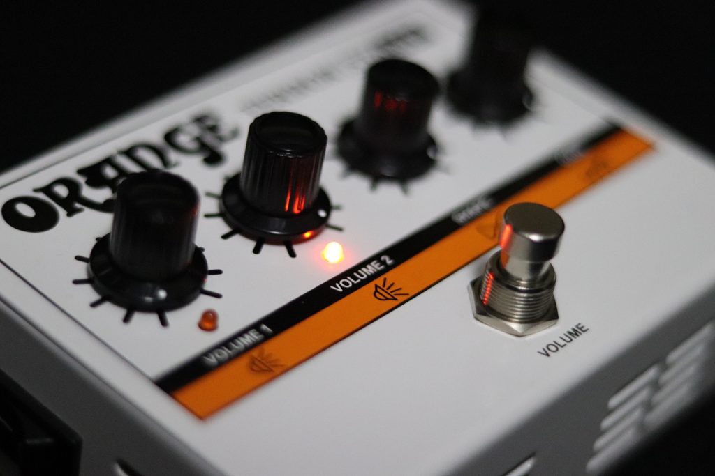 ORANGE TERROR STAMPレビュー】足元にアンプ！？ ペダルタイプのヘッド