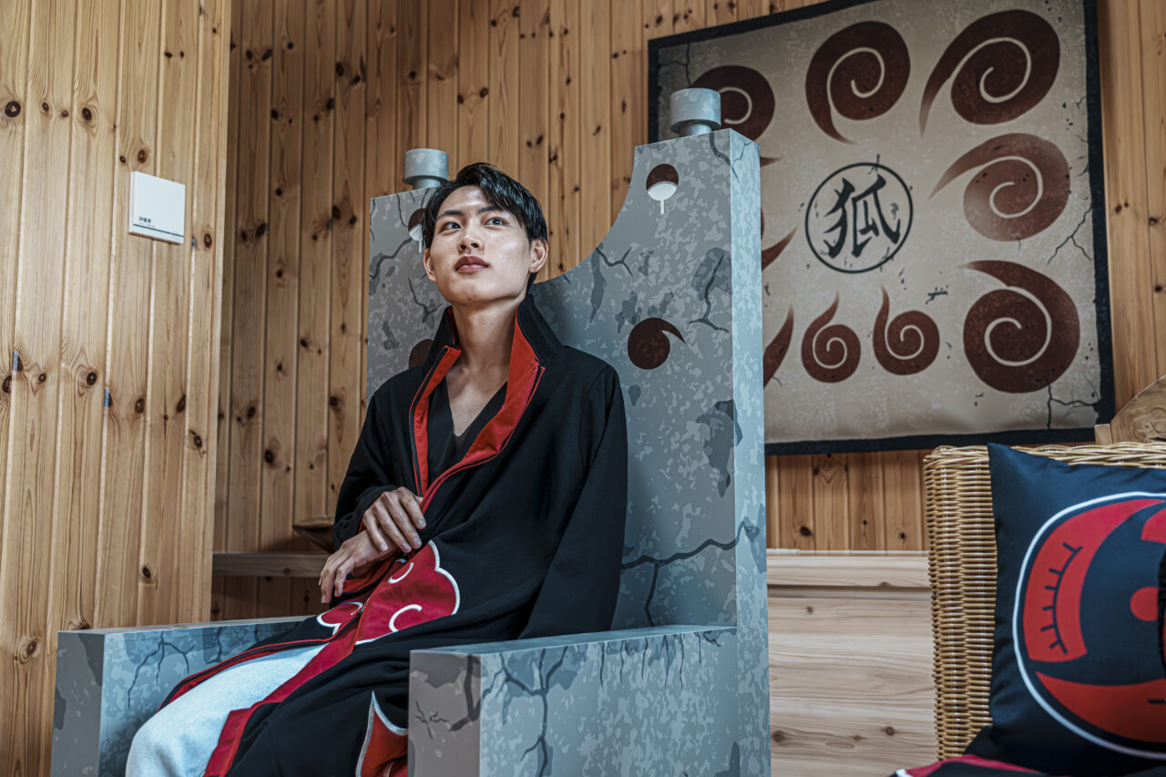 暁”ファン感涙必至！】聖地で「イタチの椅子」を独り占めできる、夢の